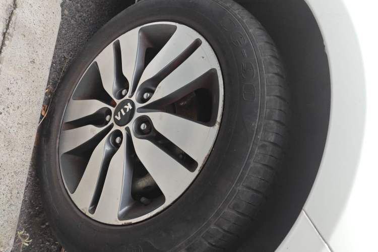 Used Kia Forte 2014 1.6L MT GLS Right Front Wheel Hub