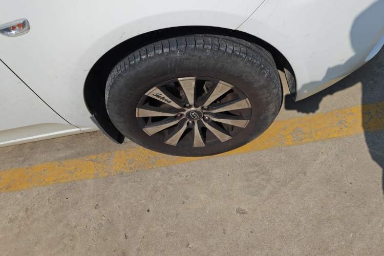 Used Kia Forte 2014 1.6L MT GL Right Front Wheel Hub