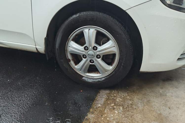Used Kia Forte 2014 1.6L MT GL Right Front Wheel Hub