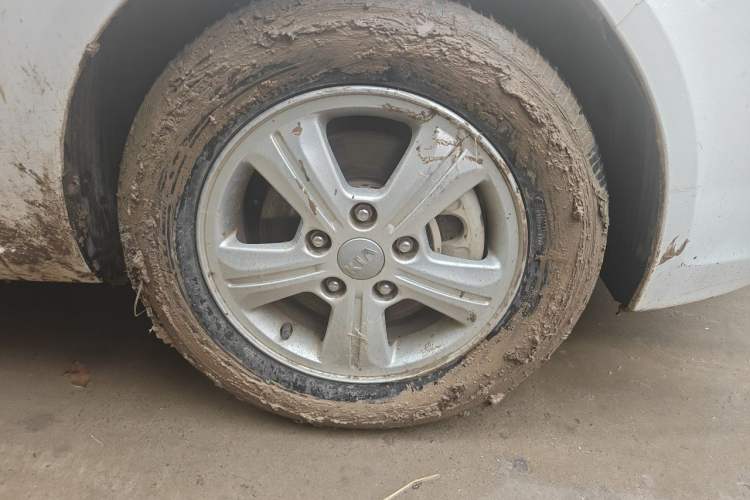 Used Kia Forte 2014 1.6L MT GL Right Front Wheel Hub