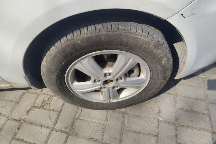 Used Kia Forte 2014 1.6L MT GL Right Front Wheel Hub