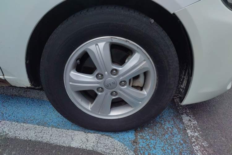 Used Kia Forte 2014 1.6L MT GL Right Front Wheel Hub
