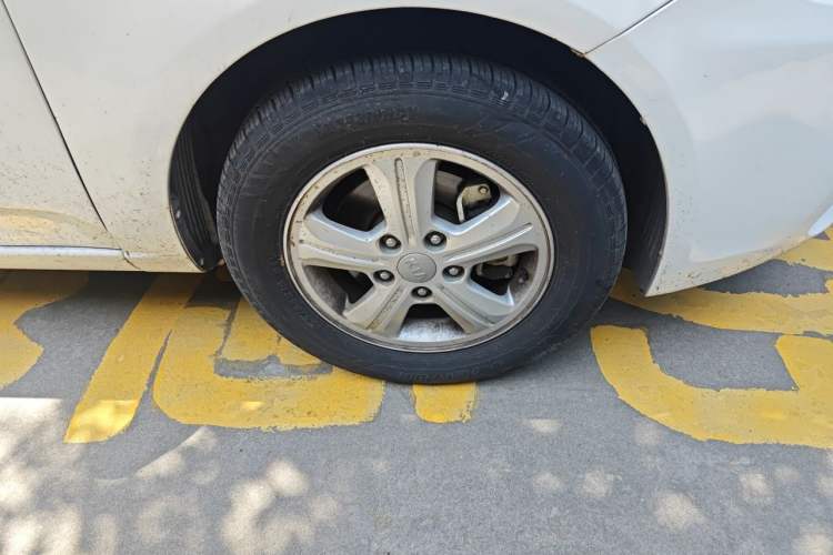 Used Kia Forte 2014 1.6L MT GL Right Front Wheel Hub