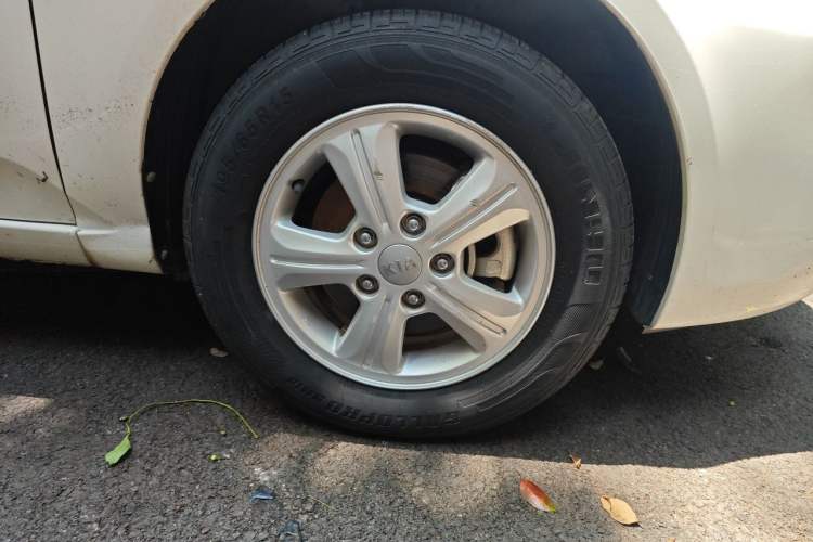 Used Kia Forte 2014 1.6L MT GL Right Front Wheel Hub
