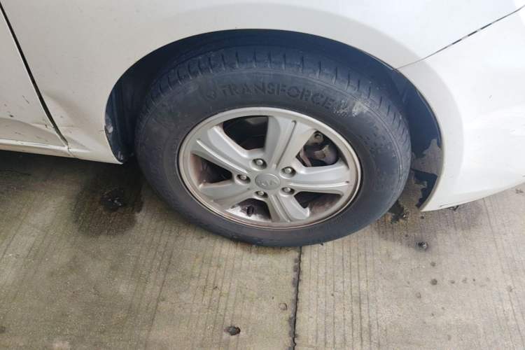 Used Kia Forte 2014 1.6L MT GL Right Front Wheel Hub