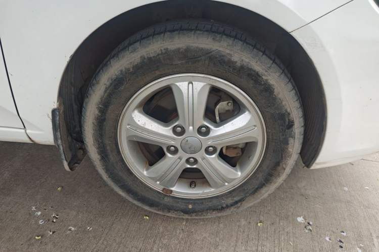 Used Kia Forte 2014 1.6L MT GL Right Front Wheel Hub