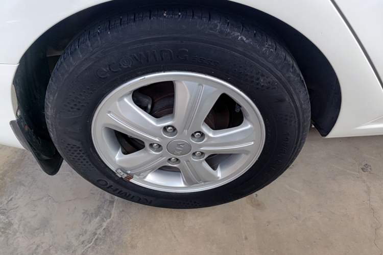Used Kia Forte 2014 1.6L AT GL Right Rear Wheel Hub