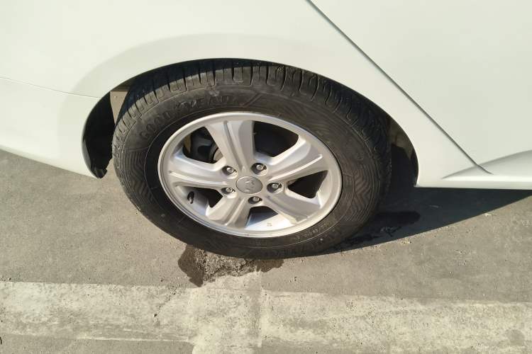 Used Kia Forte 2014 1.6L MT GL Right Rear Wheel Hub