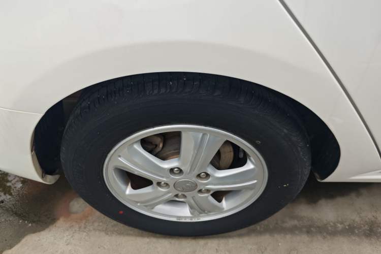 Used Kia Forte 2014 1.6L MT GL Right Rear Wheel Hub