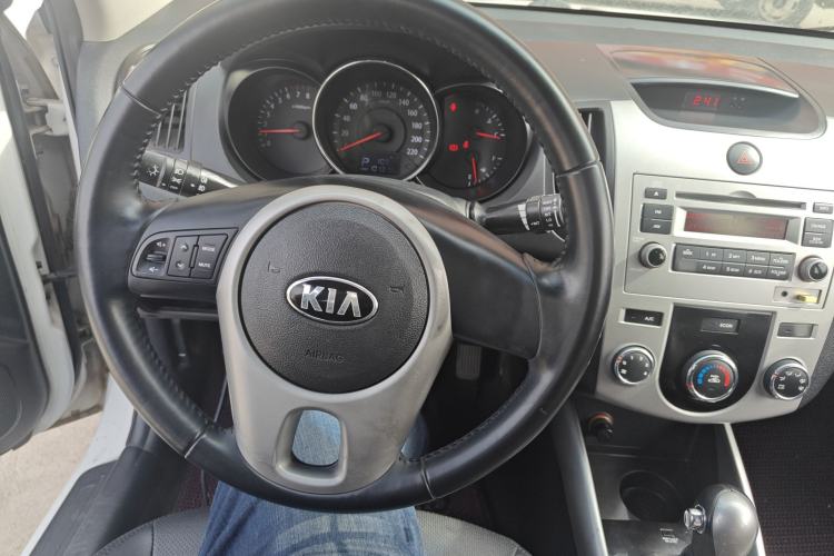 Used Kia Forte 2014 1.6L AT GLS Steering Wheel