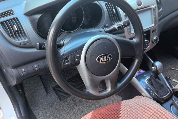 Used Kia Forte 2014 1.6L AT GL Steering Wheel