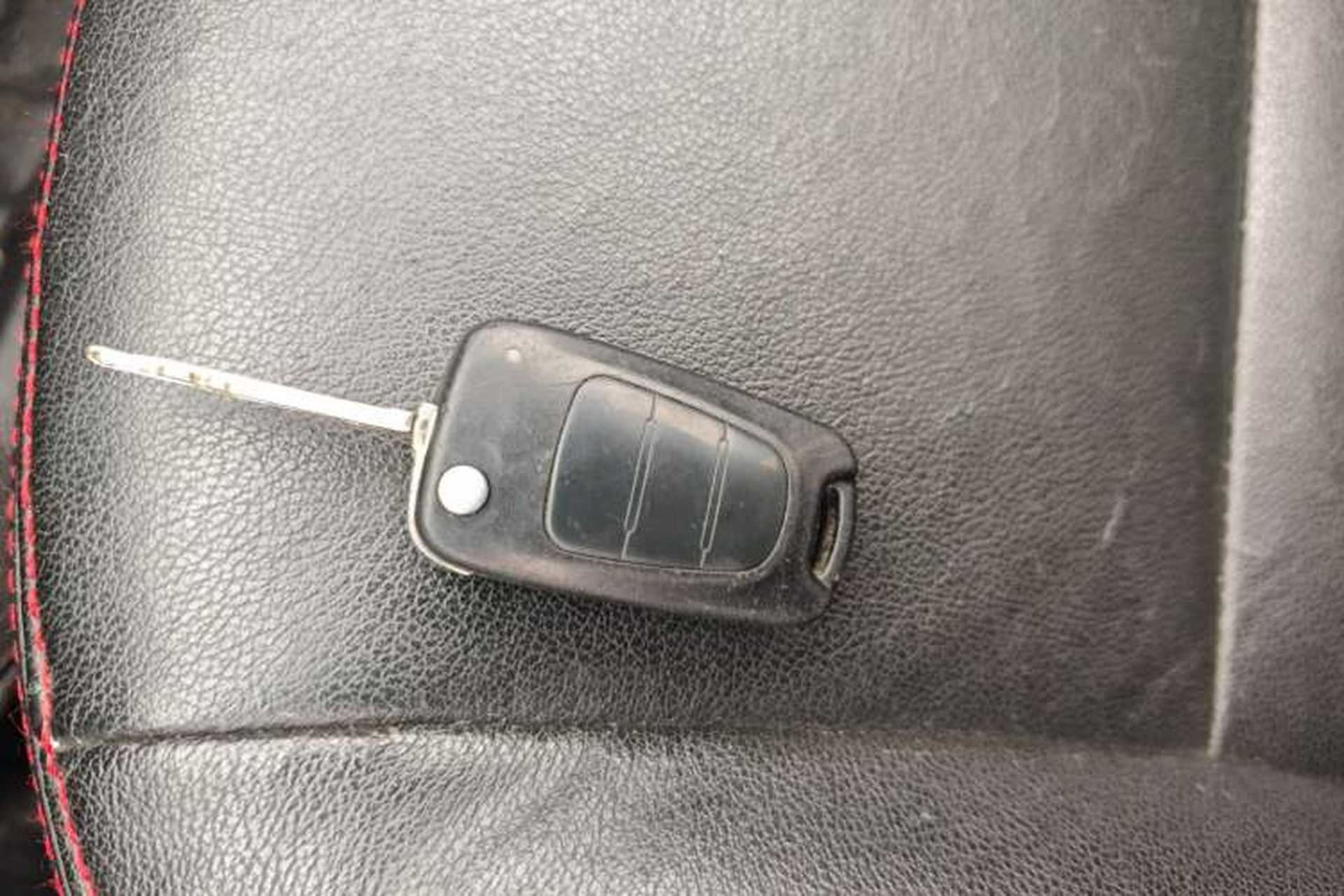 Used Kia Forte 2014 1.6L MT GL Vehicle Key