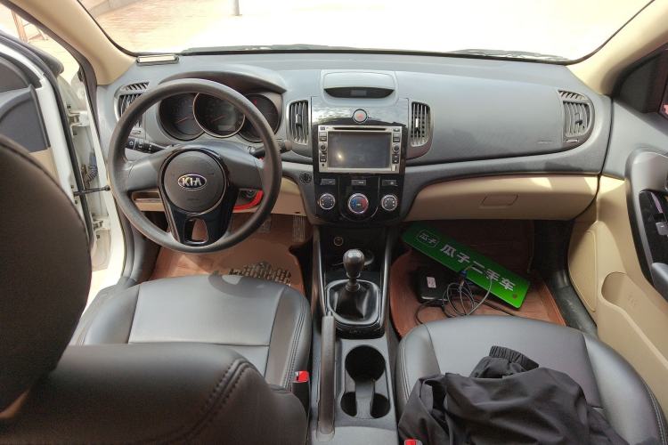 Used Kia Forte 2016 1.6L MT GL Center Console