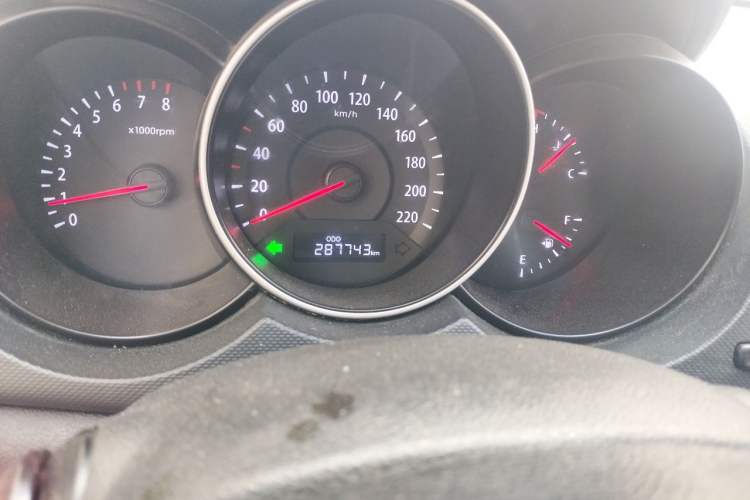 Used Kia Forte 2016 1.6L MT GL Odometer Close Up