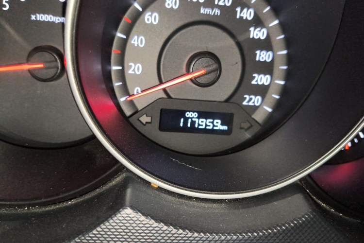 Used Kia Forte 2016 1.6L MT GL Odometer Close Up