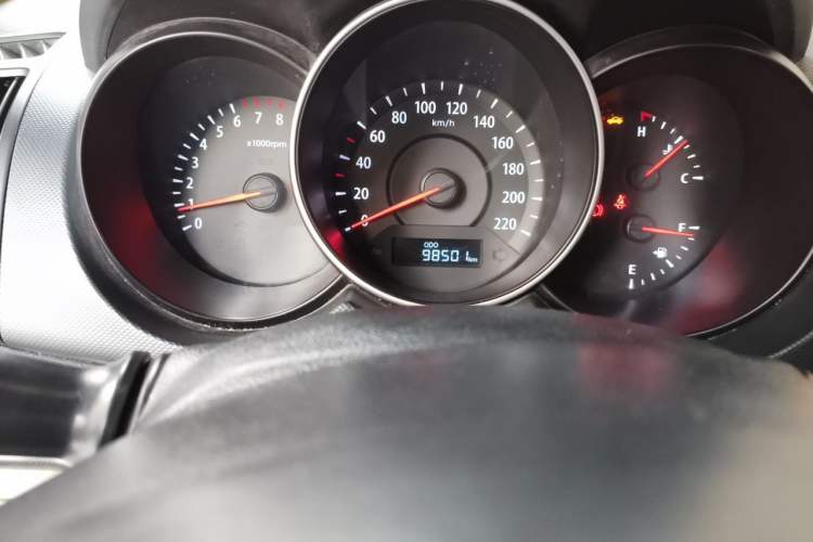 Used Kia Forte 2016 1.6L MT GL Odometer Close Up