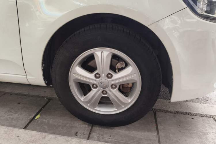Used Kia Forte 2016 1.6L MT GL Right Front Wheel Hub