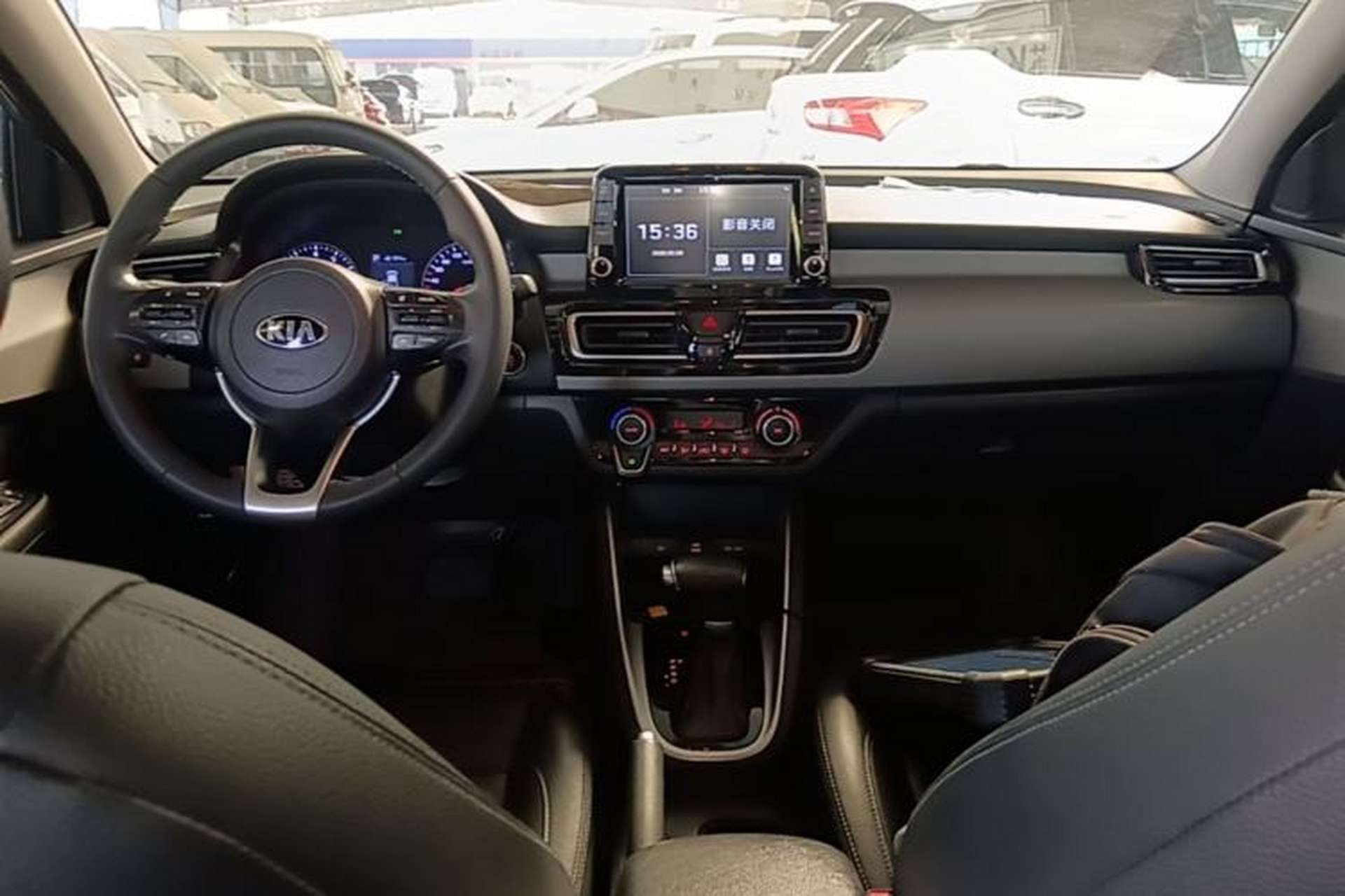 Used Kia Forte 2018 1.6L Automatic Value-Comfort Luxury Edition Center Console