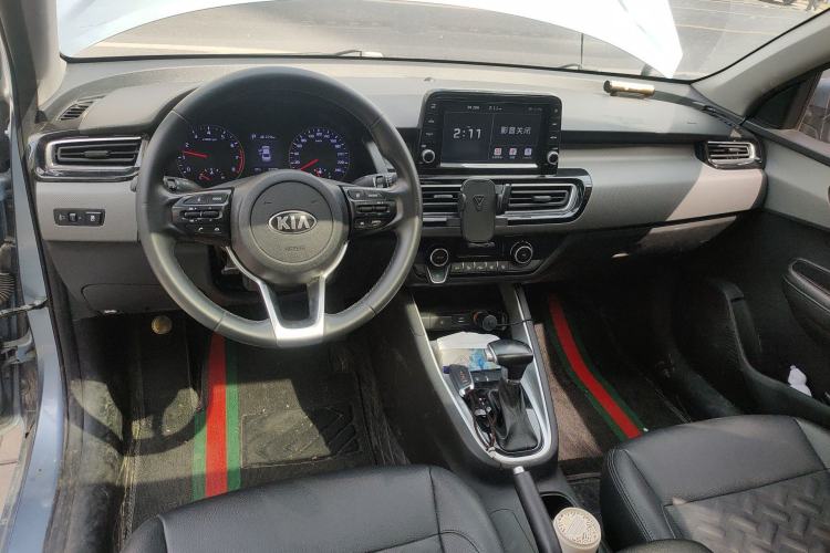 Used Kia Forte 2018 1.6L Automatic Value-Comfort Luxury Edition Center Console