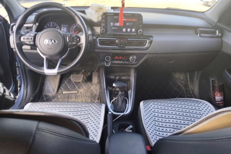 Used Kia Forte 2018 1.6L Automatic Value-Comfort Luxury Edition Center Console