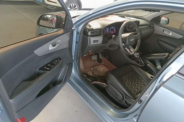 Used Kia Forte 2018 1.6L Automatic Value-Comfort Luxury Edition Driver Seat