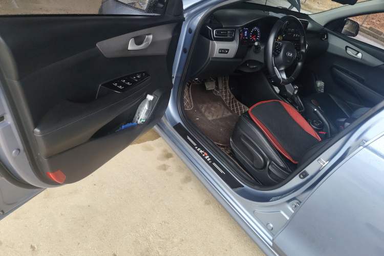 Used Kia Forte 2018 1.6L Automatic Value-Connect Edition with Intelligent Connectivity Driver Seat