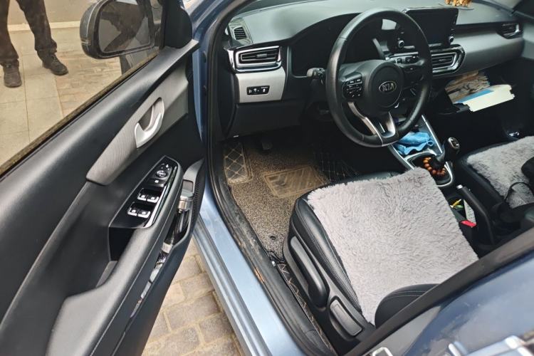 Used Kia Forte 2018 1.6L Manual Value Edition with Sunroof Driver Seat