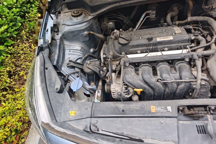 Used Kia Forte 2018 1.6L Manual Value Edition with Sunroof Engine Bay Right