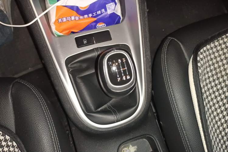 Used Kia Forte 2018 1.6L Manual Value Edition with Sunroof Gear Lever
