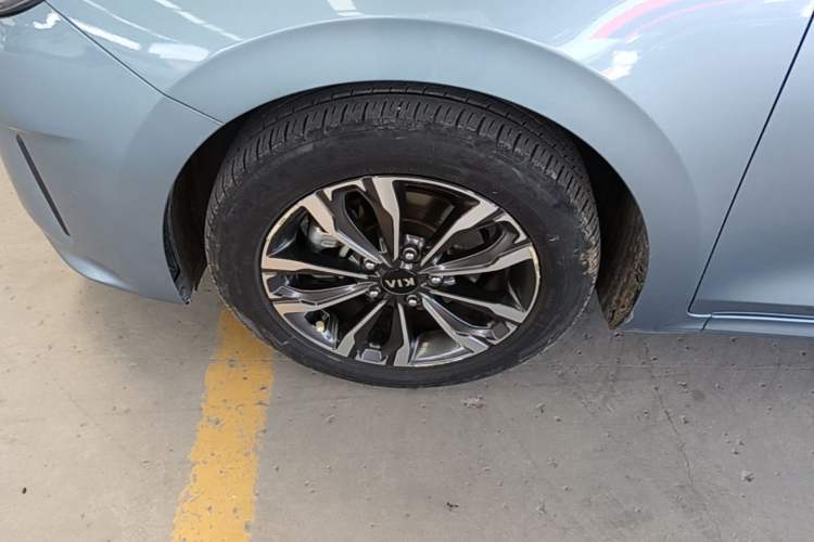Used Kia Forte 2018 1.6L Automatic Value-Comfort Luxury Edition Left Front Wheel Hub