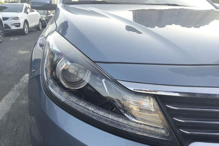 Used Kia Forte 2018 1.6L Automatic Value-Comfort Luxury Edition Right Front Headlight