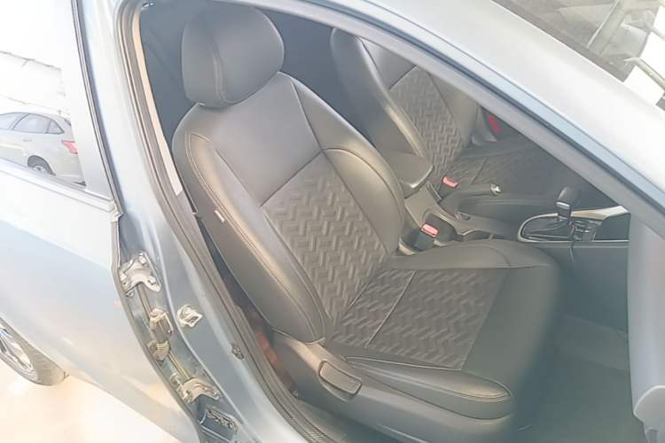 Used Kia Forte 2018 1.6L Automatic Value-Comfort Luxury Edition Right Front Seat