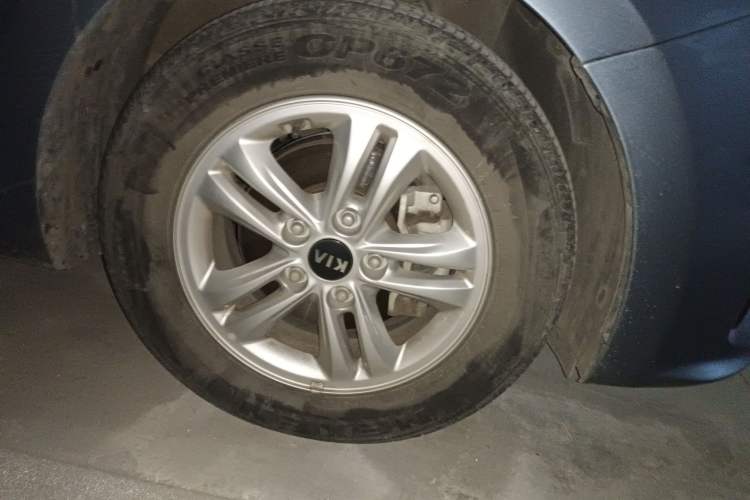 Used Kia Forte 2018 1.6L Manual Value Edition with Sunroof Right Front Wheel Hub