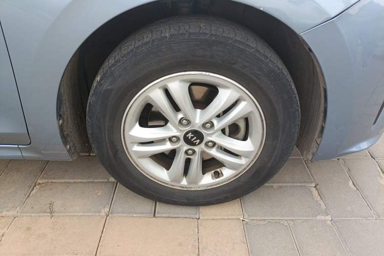 Used Kia Forte 2018 1.6L Automatic Value-Connect Edition with Intelligent Connectivity Right Front Wheel Hub