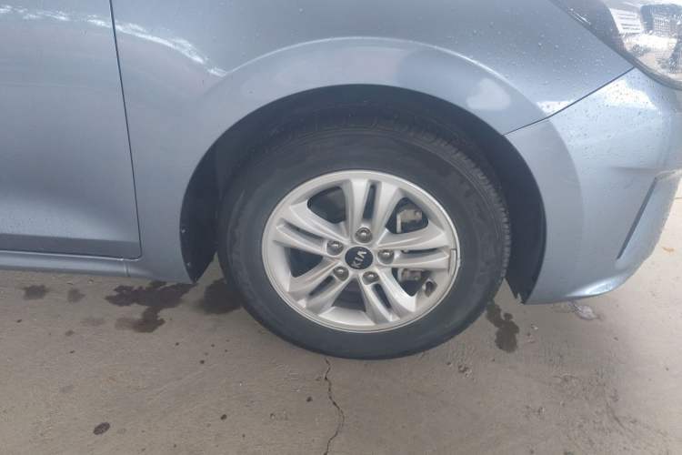 Used Kia Forte 2018 1.6L Automatic Value-Connect Edition with Intelligent Connectivity Right Front Wheel Hub