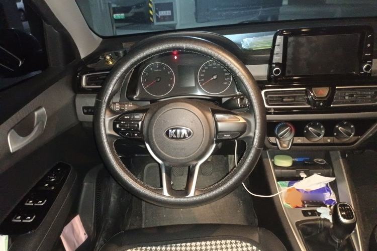 Used Kia Forte 2018 1.6L Manual Value Edition with Sunroof Steering Wheel