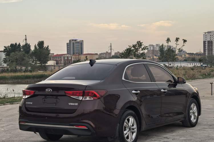 Used Kia Forte 2018 1.6L Automatic Value-Connect Edition with Intelligent Connectivity Exterior 7