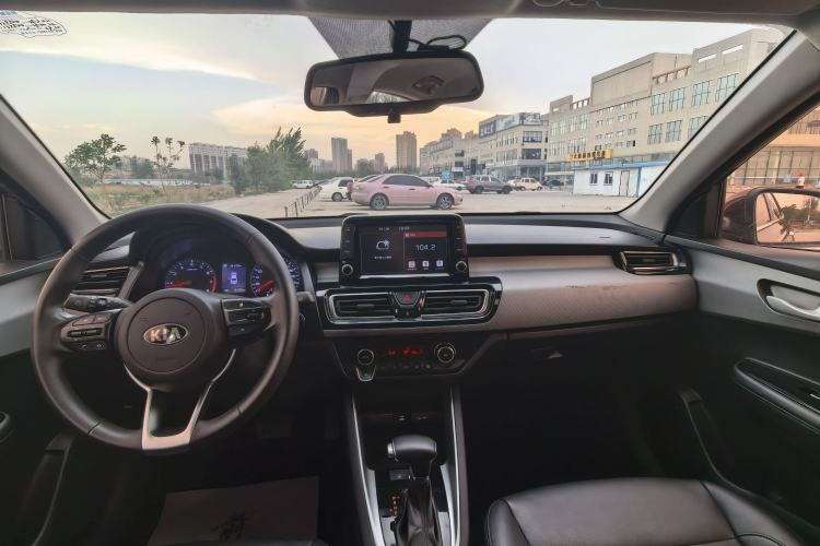 Used Kia Forte 2018 1.6L Automatic Value-Connect Edition with Intelligent Connectivity Interior 1