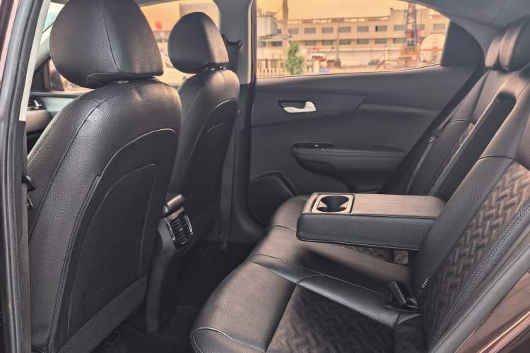 Used Kia Forte 2018 1.6L Automatic Value-Connect Edition with Intelligent Connectivity Interior 4