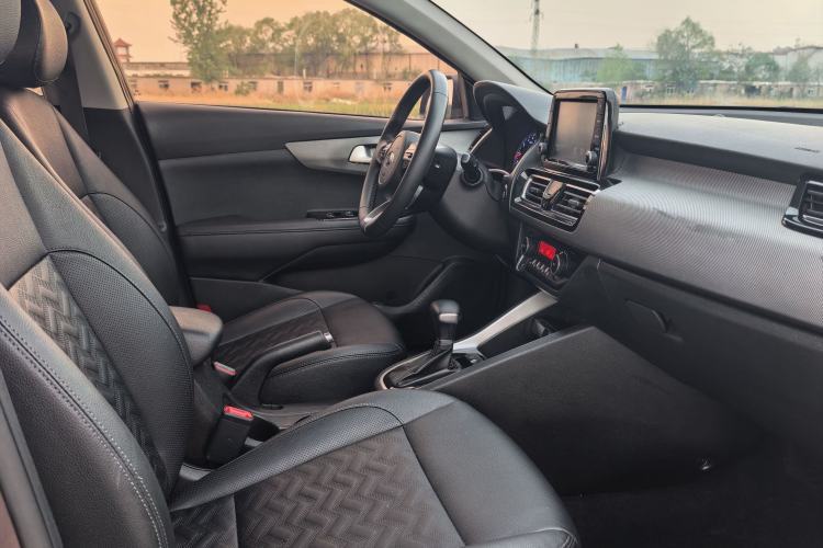 Used Kia Forte 2018 1.6L Automatic Value-Connect Edition with Intelligent Connectivity Interior 5