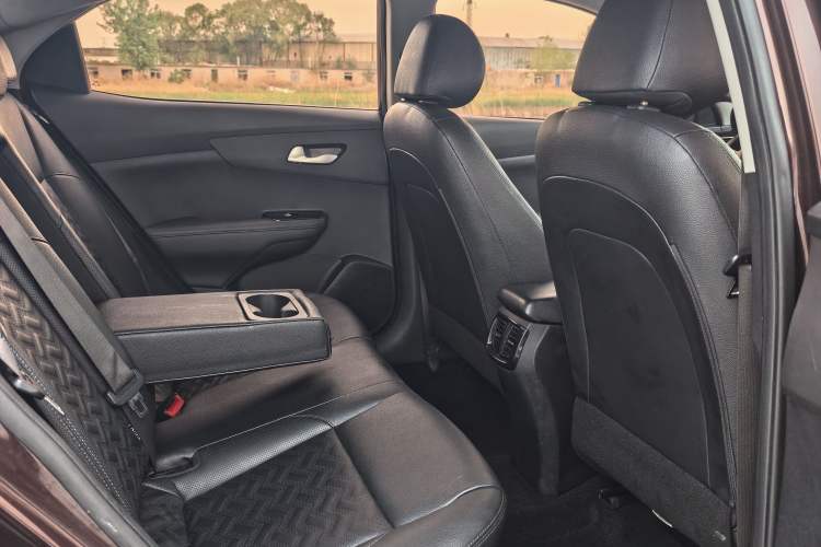 Used Kia Forte 2018 1.6L Automatic Value-Connect Edition with Intelligent Connectivity Interior 7