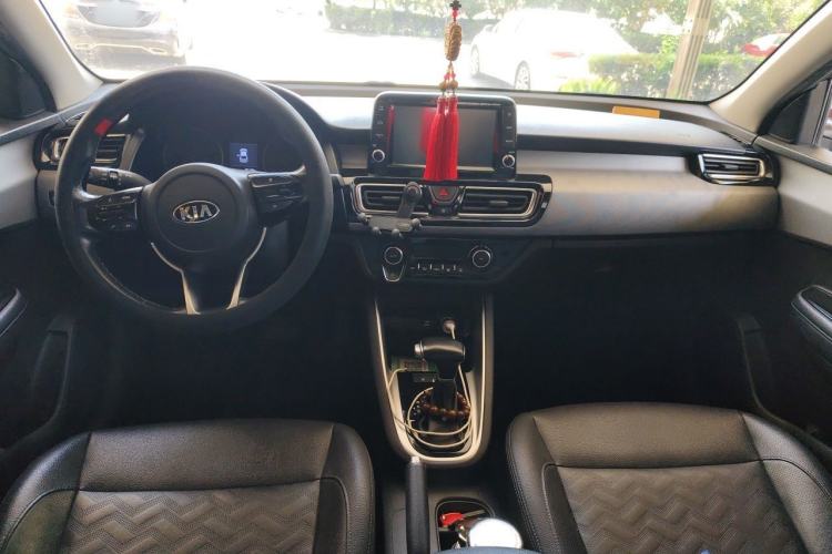 Used Kia Forte 2018 1.6L Automatic Value-Connect Edition with Intelligent Connectivity Center Console