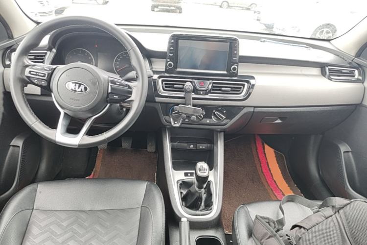 Used Kia Forte 2018 1.6L Manual Value Edition with Sunroof Center Console