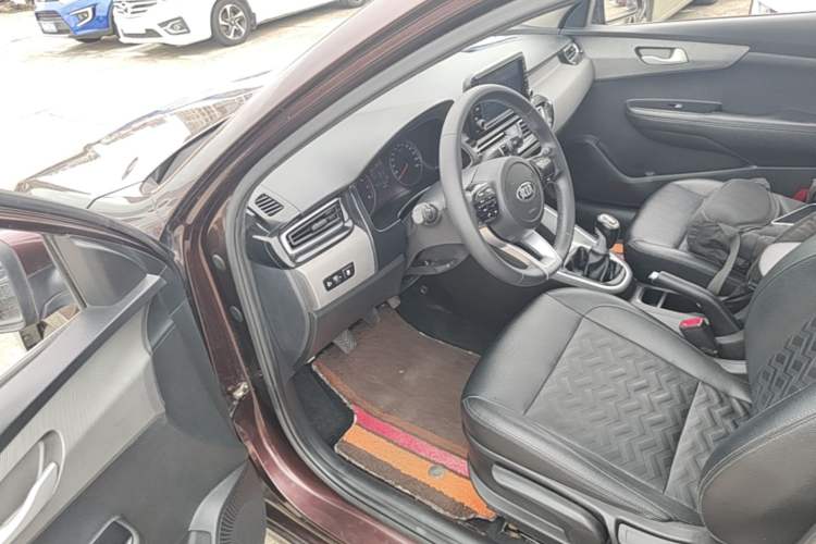 Used Kia Forte 2018 1.6L Manual Value Edition with Sunroof Driver Seat