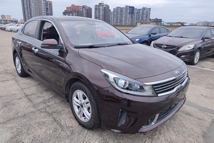 Used Kia Forte 2018 1.6L Manual Value Edition with Sunroof Front Right 45 Deg