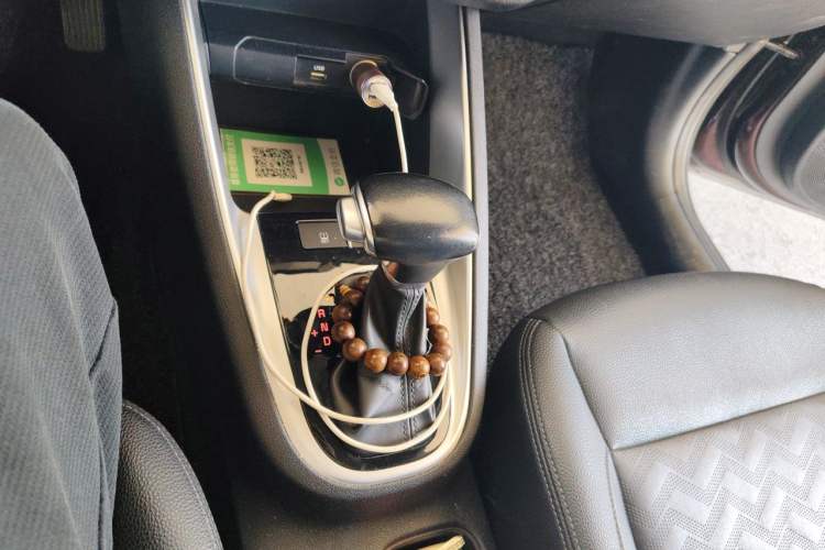 Used Kia Forte 2018 1.6L Automatic Value-Connect Edition with Intelligent Connectivity Gear Lever