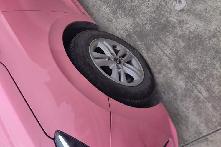 Used Kia Forte 2018 1.6L Automatic Value-Connect Edition with Intelligent Connectivity Left Front Wheel Hub
