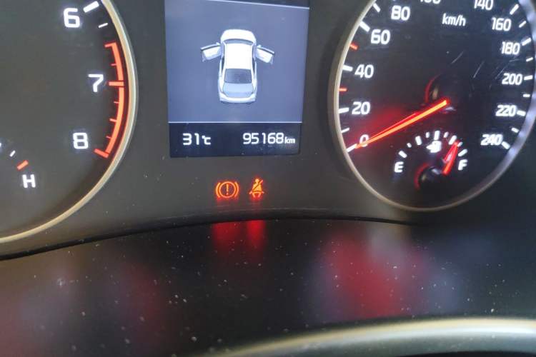 Used Kia Forte 2018 1.6L Automatic Value-Connect Edition with Intelligent Connectivity Odometer Close Up