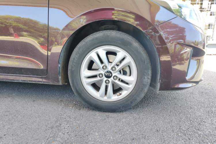 Used Kia Forte 2018 1.6L Automatic Value-Connect Edition with Intelligent Connectivity Right Front Wheel Hub