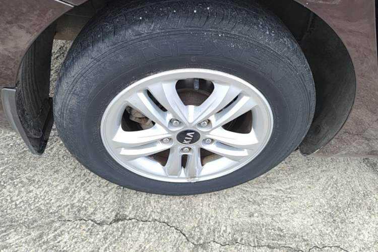 Used Kia Forte 2018 1.6L Manual Value Edition with Sunroof Right Rear Wheel Hub